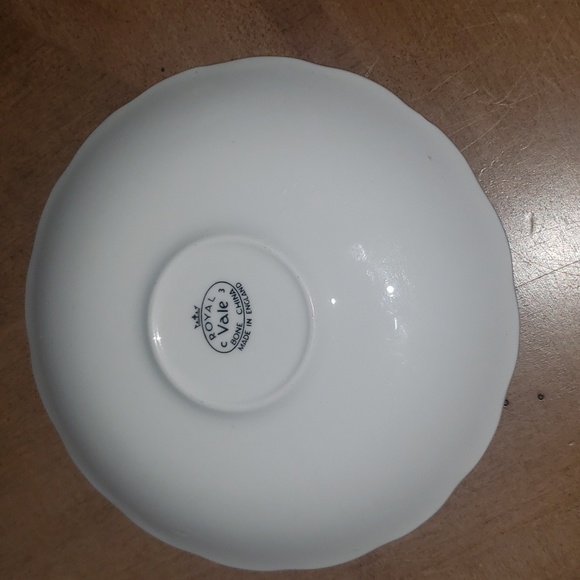 Daffodil Teacup and Saucer, Royal Vale  - Picture 5 of 7